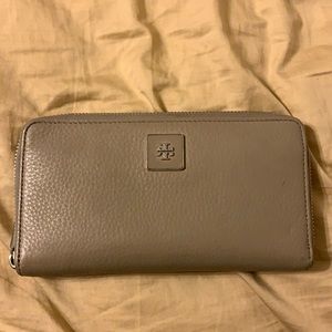 gray tory burch wallet!!